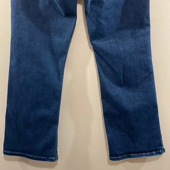 Levi’s 528 Curvy Bootcut Denim Jeans 8 - Picture 6 of 15